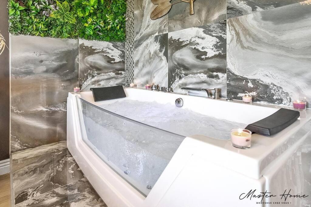 Gout De Luxe A Narbonne T3 Climatise, Spa, Parking Екстериор снимка